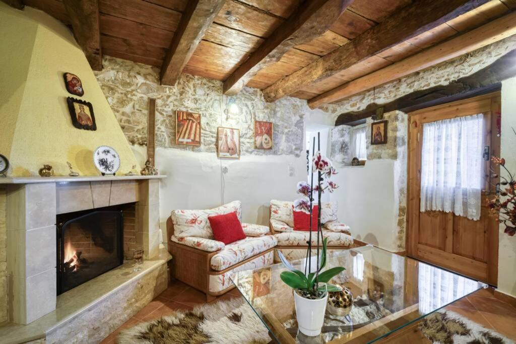 Traditional Cretan Stone House In The Center Of Crete Litos ภายนอก รูปภาพ